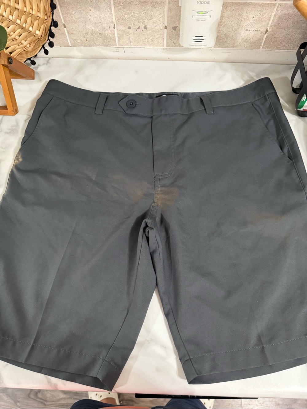 ZYIA Men's Dark Gray Flat-Front Performance Shorts